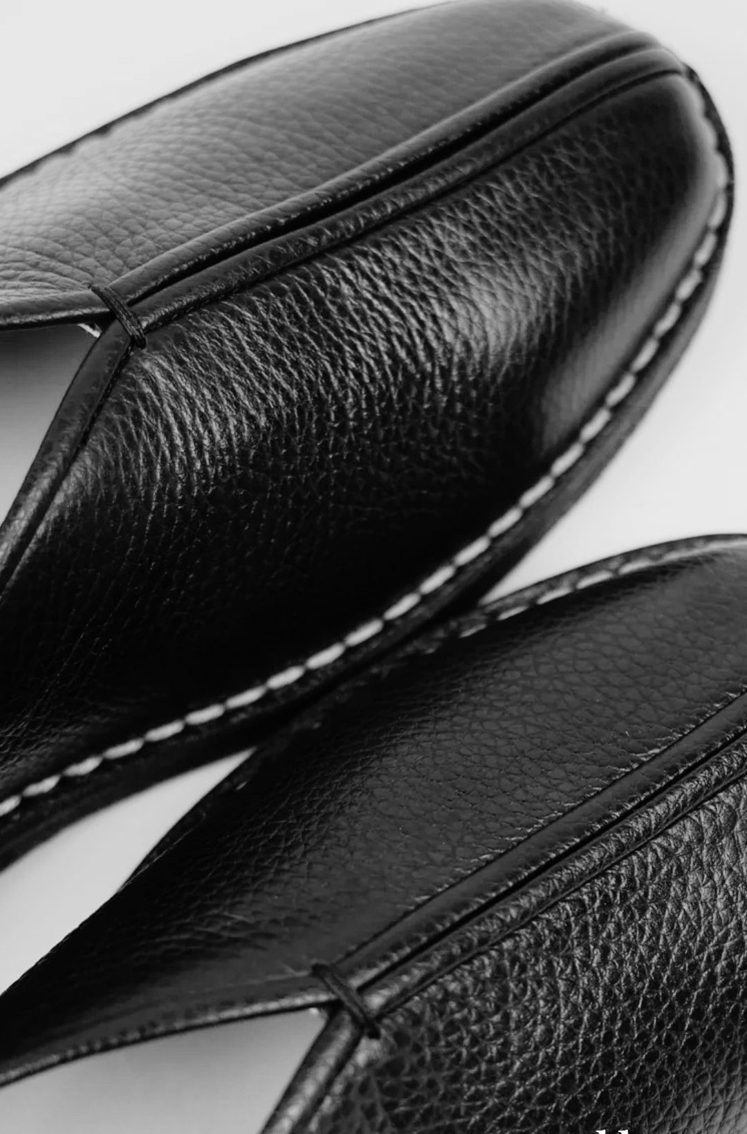MONK in black pebbled leather, black and white
