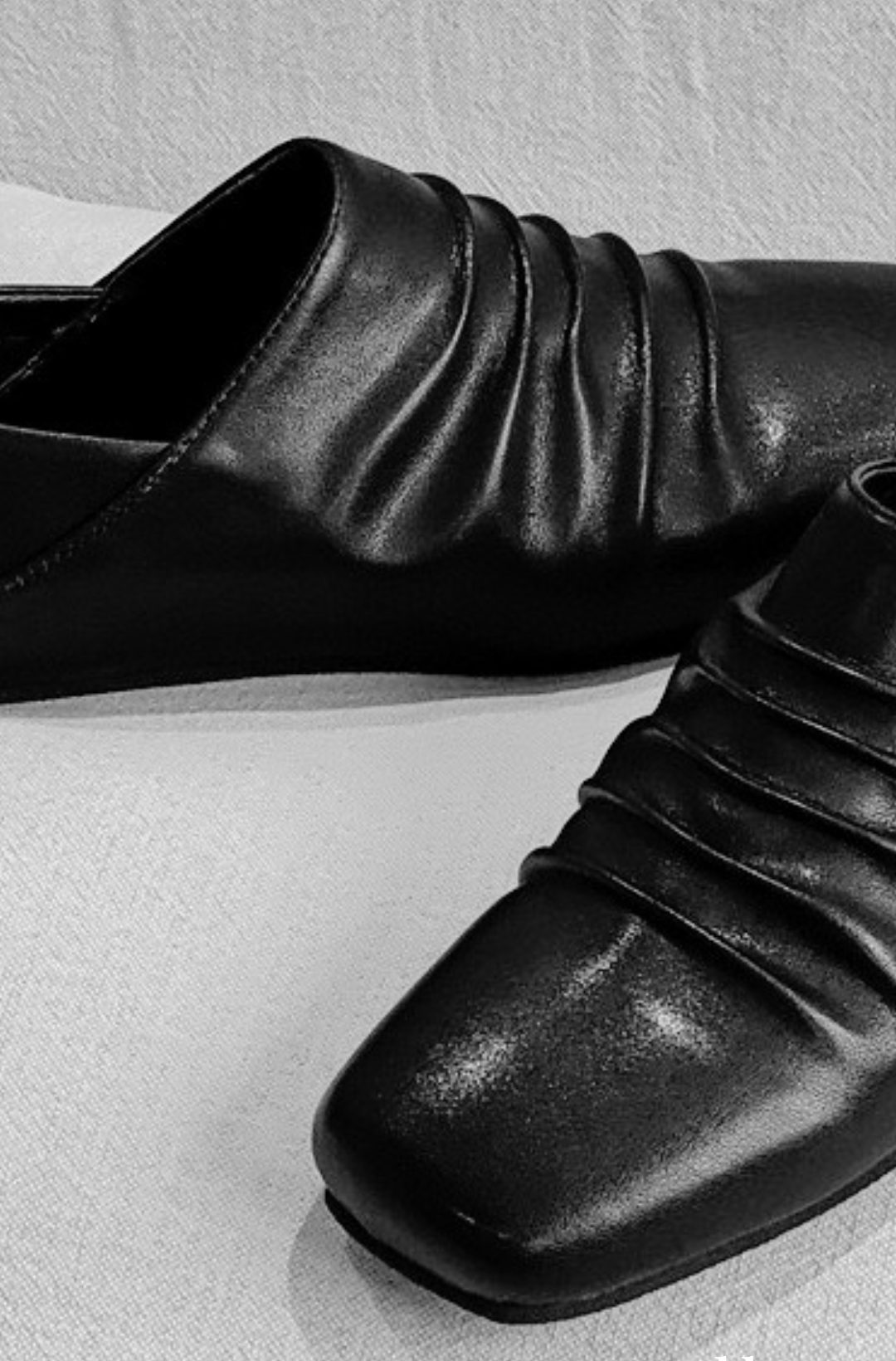 CREASED square-toe loafer, black and white